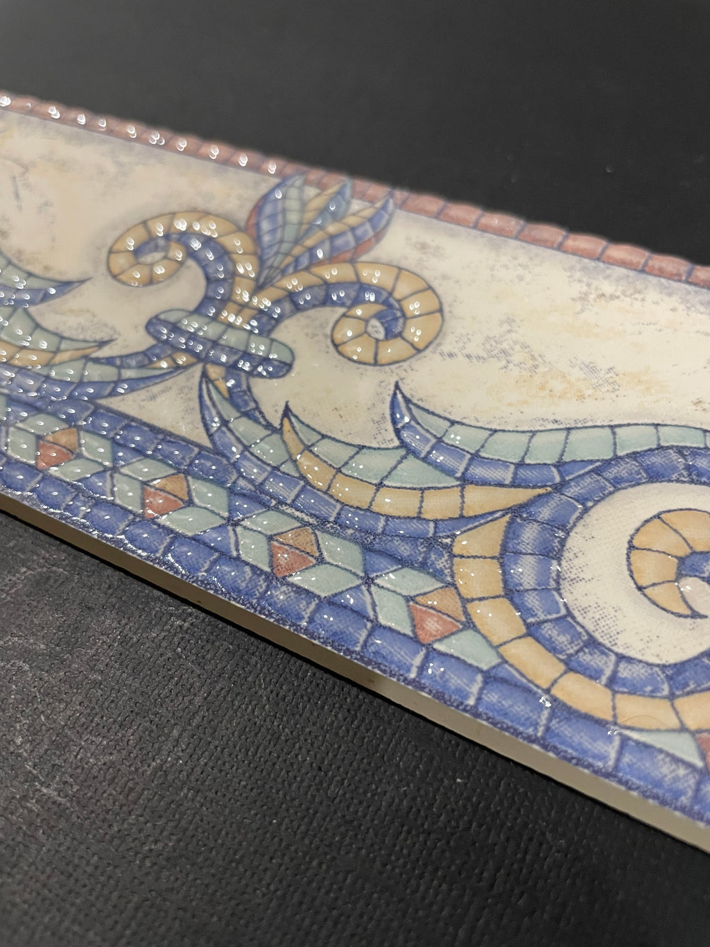 Fleur-De-Lis Tile