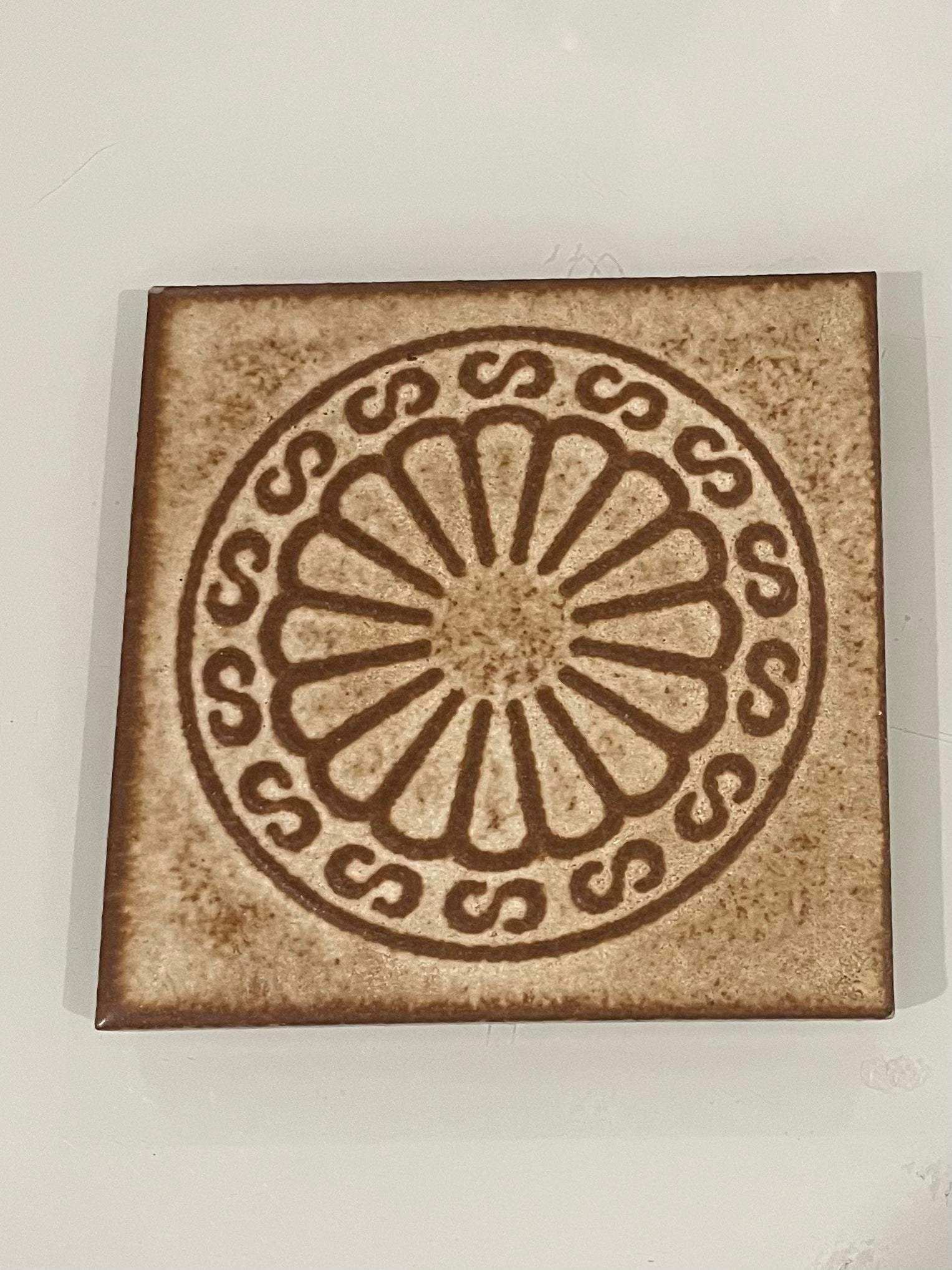 Vintage Sunburst Tile